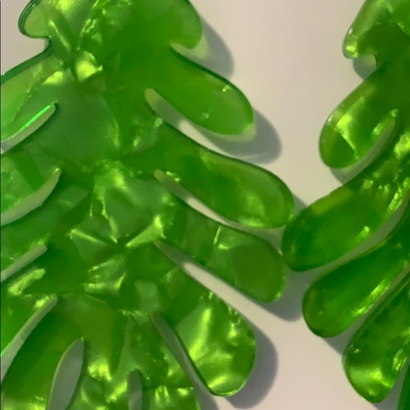 Beautiful earrings! - Picture 4 of 5